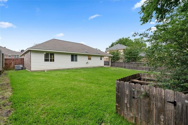 Building Photo - 12502 Hackberry Dr