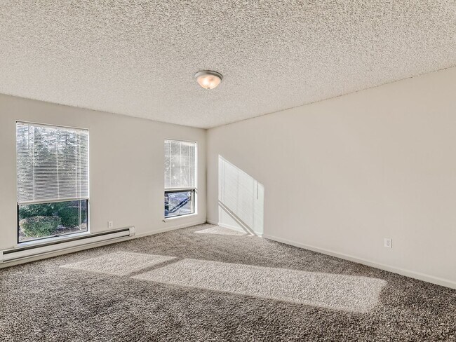 Building Photo - Immaculate 2 Bedroom Condo @ A Convenient Lynnwood Location!