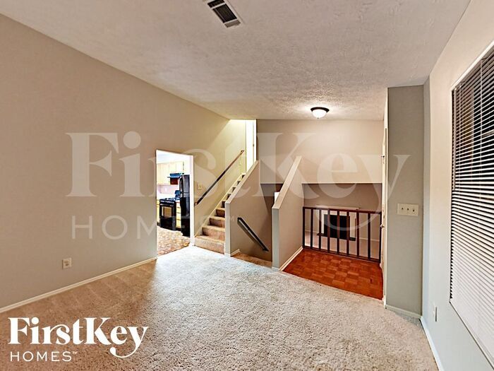 Building Photo - 1998 Glenwood Downs Dr