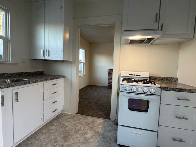 Building Photo - 2015 I St