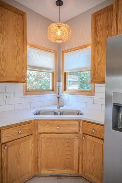 Building Photo - 15835 Hawthorn Dr