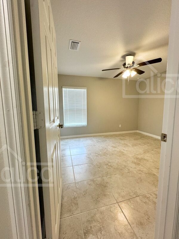 Building Photo - 3271 Hale Ave