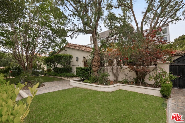 Building Photo - 312 S El Camino Dr