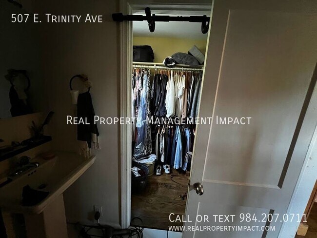 Building Photo - MOVE IN SPECIAL:  $200 OFF RENT Renovated,...