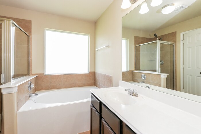 Building Photo - 1015 Bahia Vista Dr