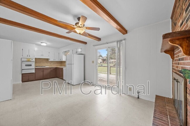 Building Photo - 2616 Redbud Dr