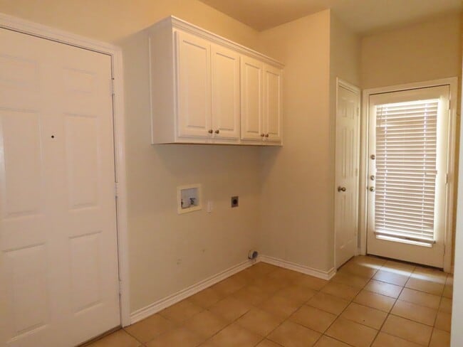 Building Photo - Chapel Hill ISD- Newly Update 3 Bedroom 2 ...