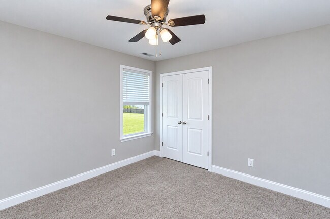 Building Photo - 208 Weeping Willow Dr