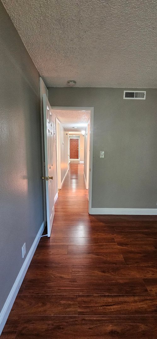 Building Photo - 2010 18th St