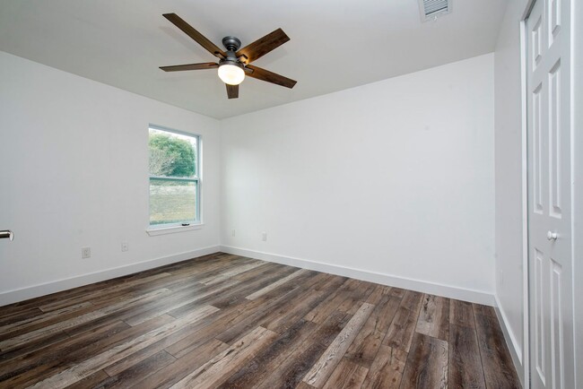 Building Photo - Remodeled and Updated 3/2 House with Garag...