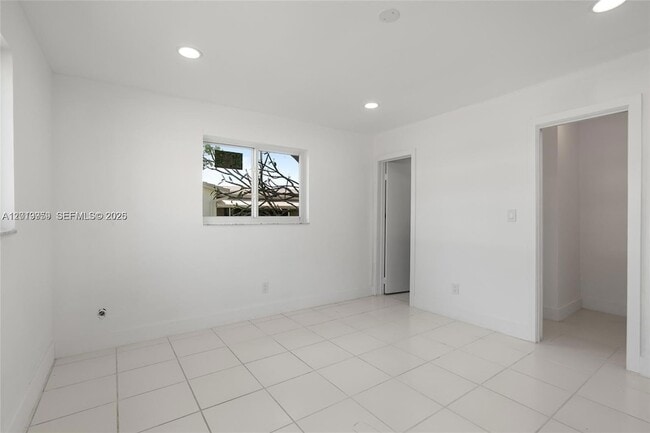 Building Photo - 310 Leisure Blvd