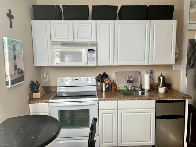 Building Photo - 1812 Winnie St