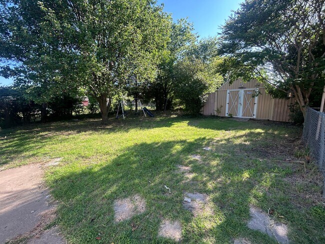 Building Photo - 101 Hillcrest Dr