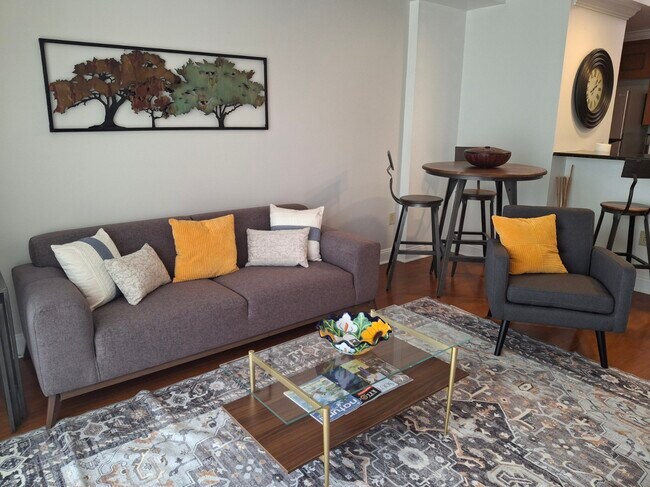 Primary Photo - 300 W 5th St