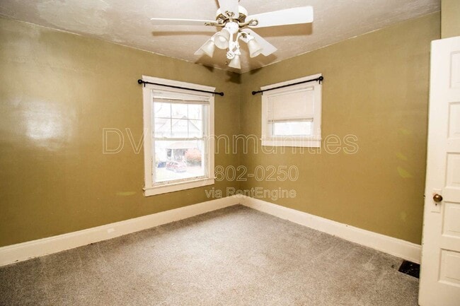 Building Photo - 9711 Parmelee Ave