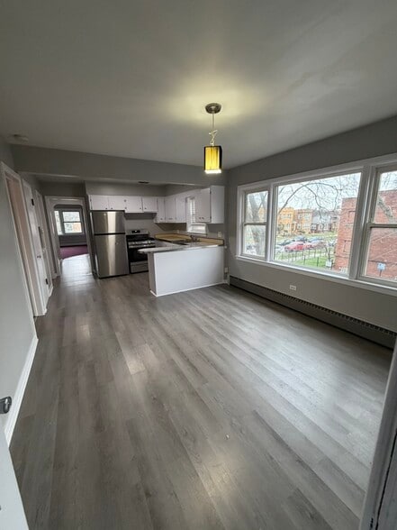 Building Photo - 5058 W Schubert Ave