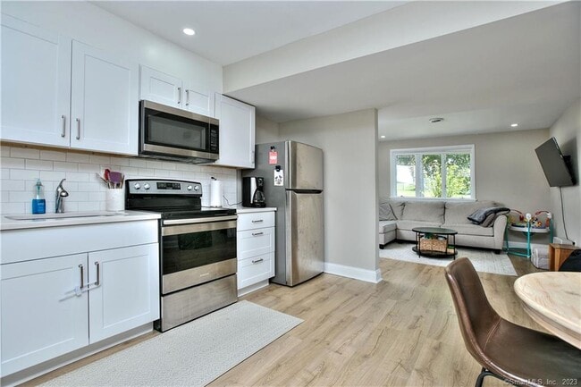 Building Photo - 42 Barberry Rd