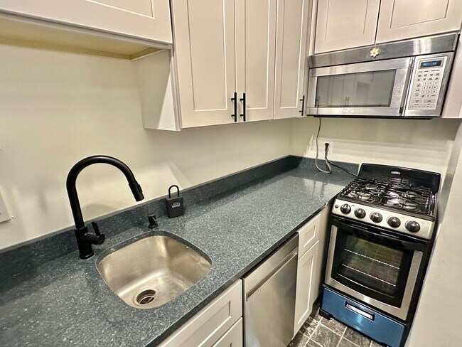 Building Photo - NEW LOWER PRICE! Spectacular Scott Circle Solarium Studio Dupont-Logan