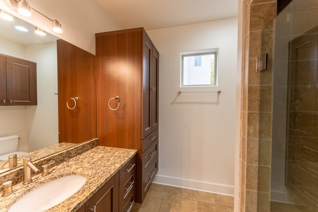 Building Photo - Gorgeous 4 bedroom, 5 bathroom House in Bouldin Creek!