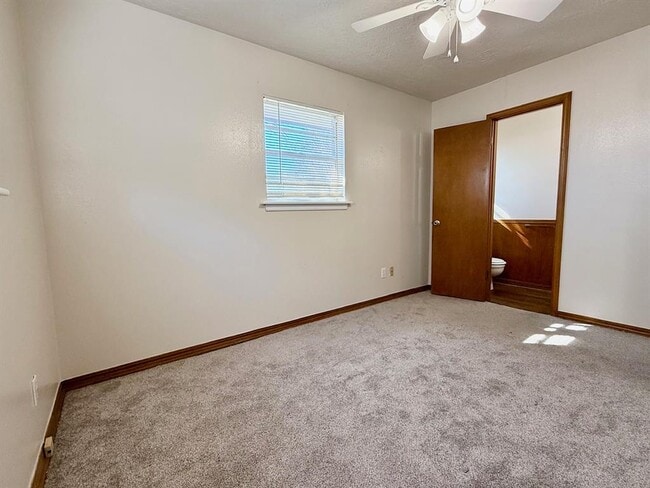 Building Photo - 1412 W Hayes St