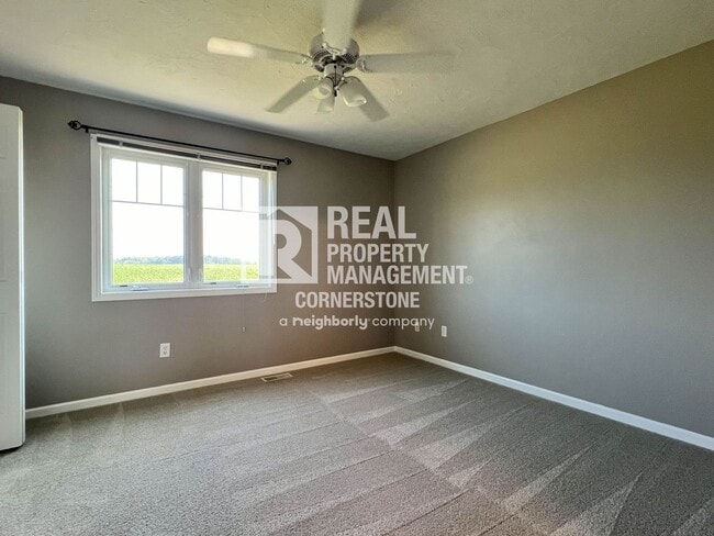 Building Photo - Spacious Country Home with Huge Yard and A...