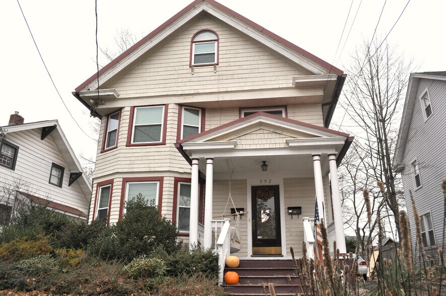 Building Photo - 592 Central Avenue