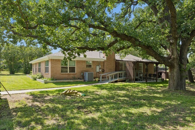 Building Photo - Stylish, Comfortable Colleyville Home with an Open, Airy Layout - Corporate Lease Friendly