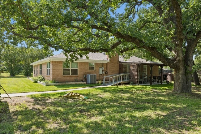 Building Photo - Stylish, Comfortable Colleyville Home with an Open, Airy Layout