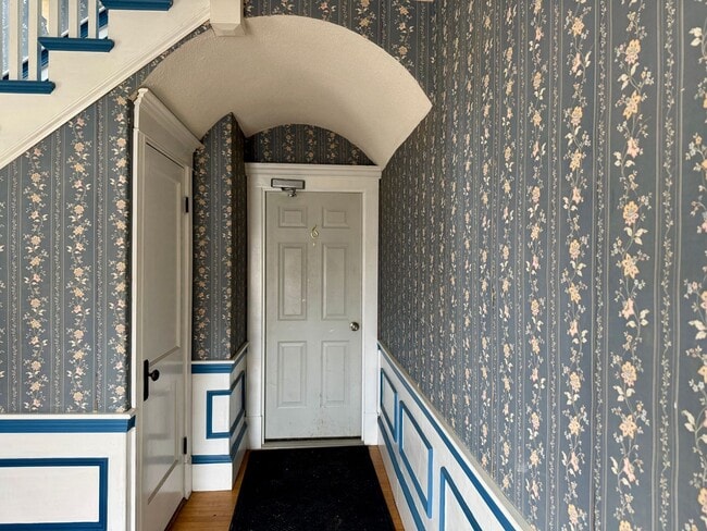 Building Photo - Well maintained inside and out