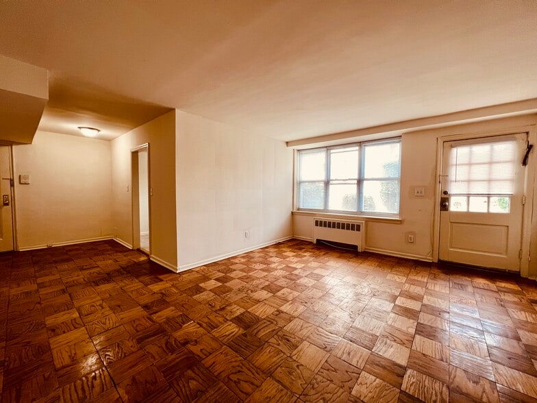 Building Photo - 242 Summit Ave