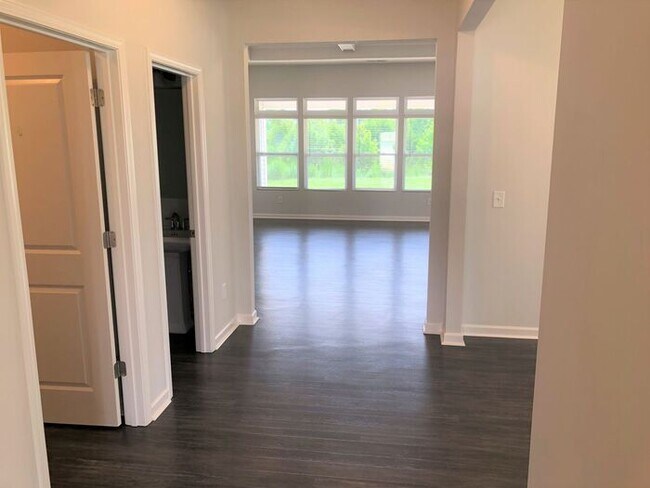 Building Photo - 5712 Oakgate Dr