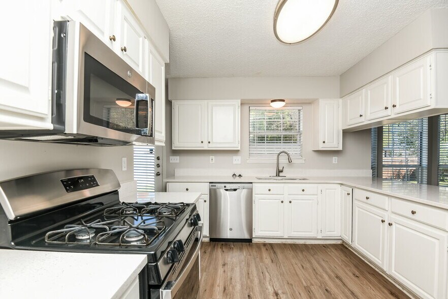 Building Photo - 5429 Crater Lake Dr