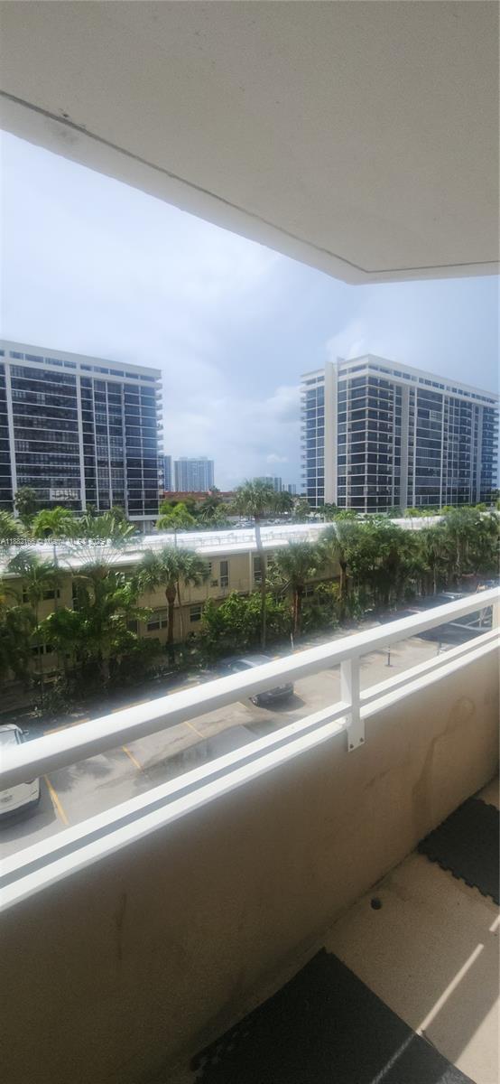 Building Photo - 1985 S Ocean Dr