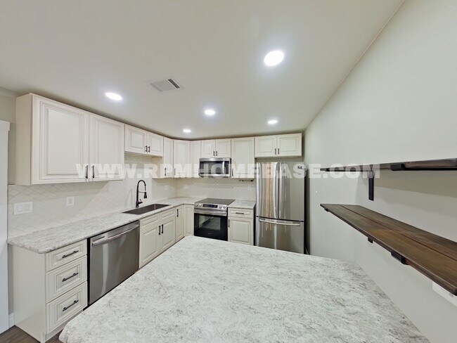 Building Photo - 147 Villacrest Dr