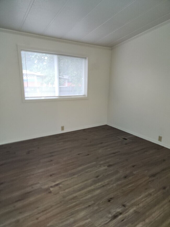 Building Photo - 2-bedroom 1 bath House