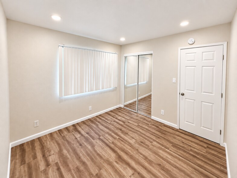 Building Photo - 9906 Buena Vista Dr