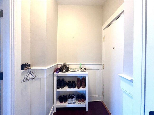 Building Photo - 1834 Beacon St