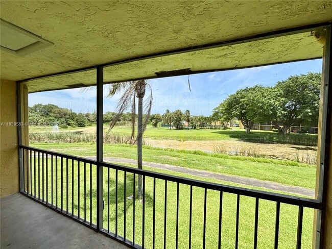 Building Photo - 1822 Meadows Cir W