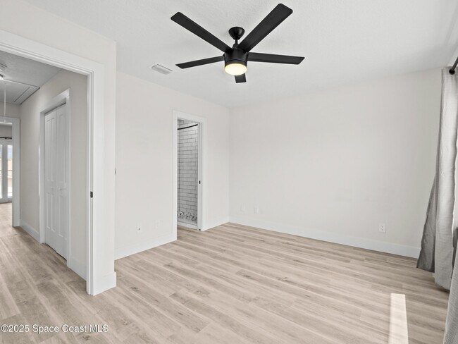 Building Photo - 290 Paradise Blvd