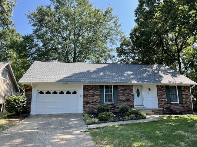 Primary Photo - 1208 Essex Ln