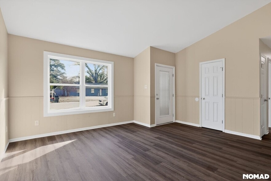 Building Photo - 215 Oxford Ln