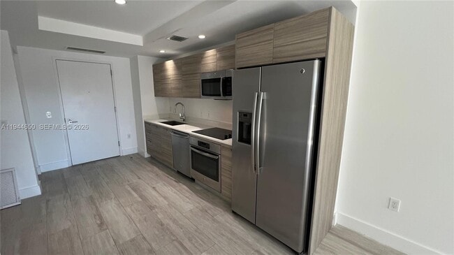 Building Photo - 121 NE 34th St