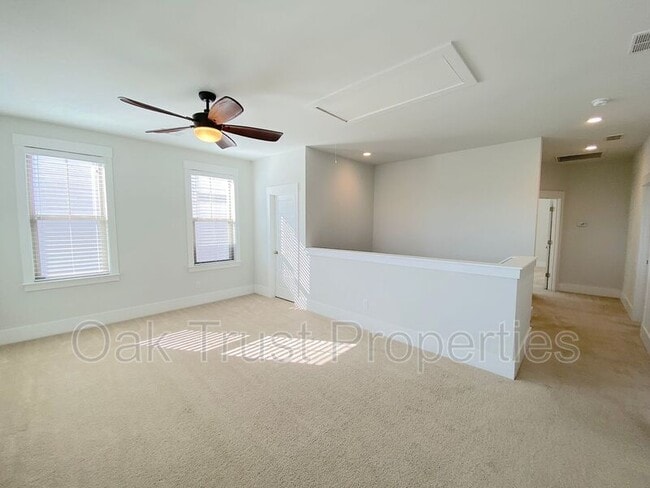 Building Photo - 225 Scholar Way