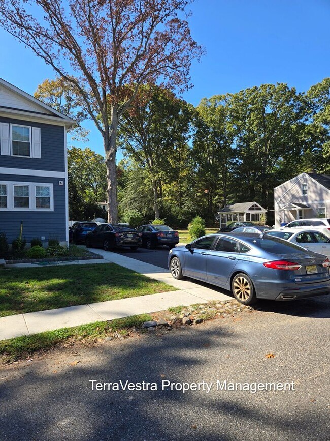 Building Photo - 12 Bedrooms!!!!!! Now showing for 2026-202...