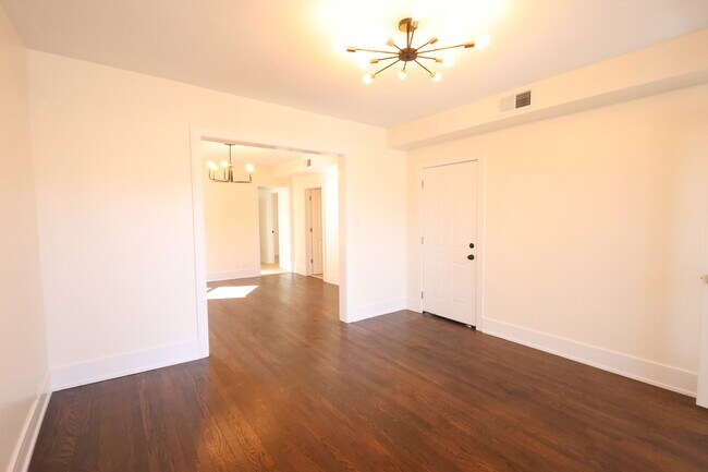 Building Photo - 4436 N Bernard St