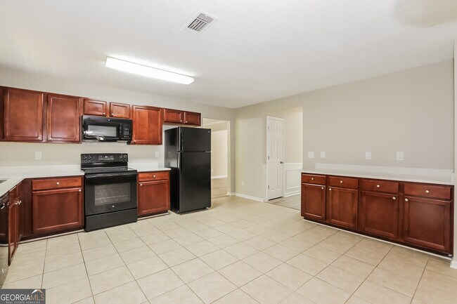 Building Photo - 665 Lakeridge Ct