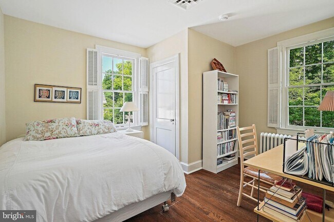 Building Photo - 3612 Albemarle St NW