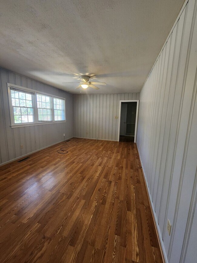 Building Photo - 2502 Berkley Dr