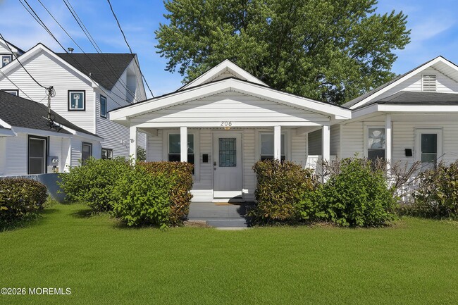 Building Photo - 206 16th Ave