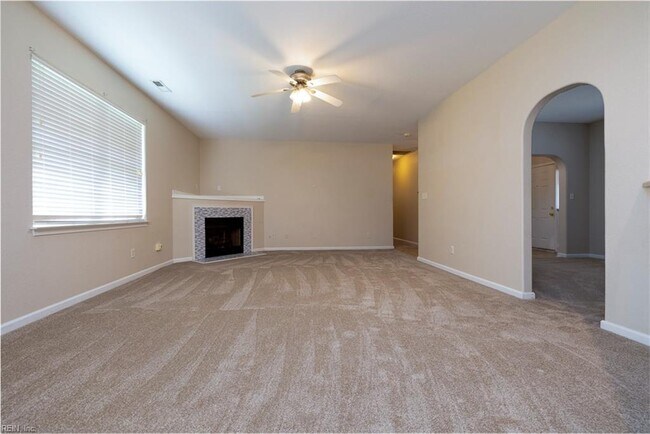Building Photo - 5819 Woodside Ln